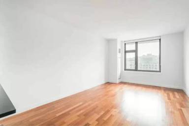 Main picture of 105 York St