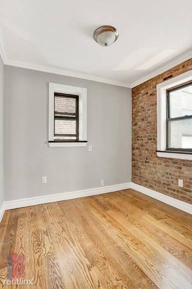 Main picture of 227 E 82nd St