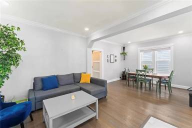 Main picture of 5704 Lansdowne Ave