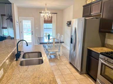 Main picture of 337 Camelback Dr