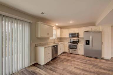Main picture of 6720 N Askew Ave