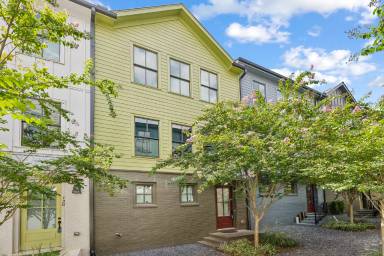 Main picture of 718 Needletail Way