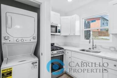 Main picture of 2527 Tuberose St