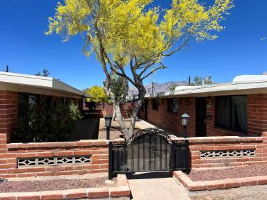 Main picture of 2637 E Water St