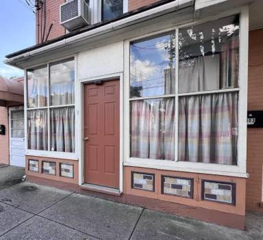 Main picture of 405 W Race St