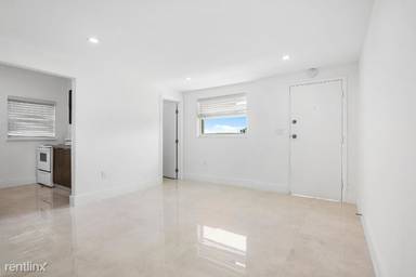 Main picture of 2070 Bay Dr