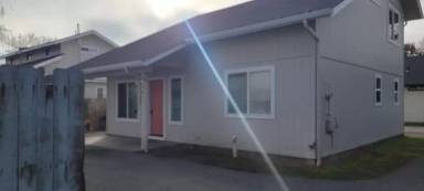 Main picture of 241 NE School St