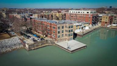 Main picture of 1310 W Howard St