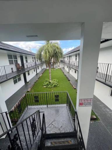 Main picture of 2500 Johnson St