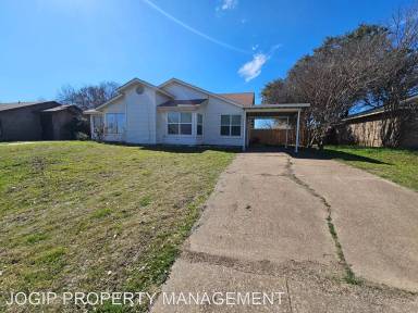 Main picture of 208 Suttonwood Dr