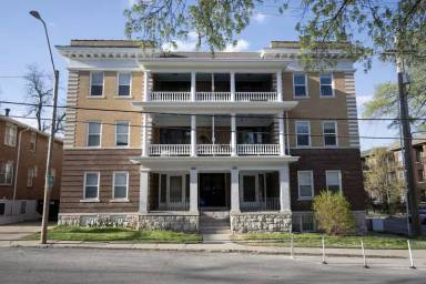 Main picture of 200 W 36th St