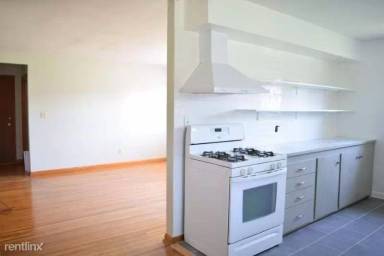 Main picture of 3456 S Everett St