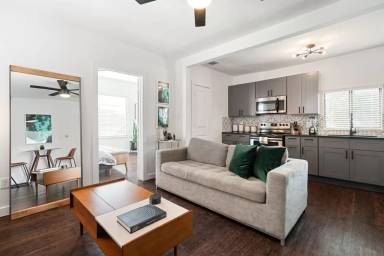 Main picture of 2300 Stanford St