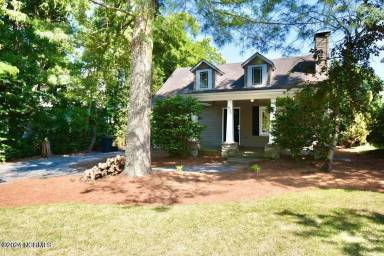Main picture of 835 N Ashe St
