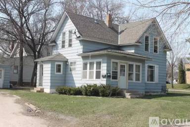 Main picture of 400 Charlotte St SE