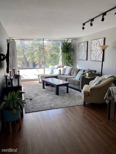 Main picture of 1050 N Corona St