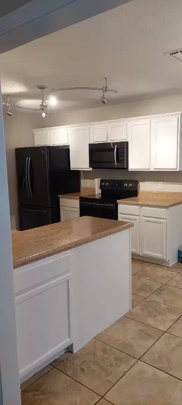 Main picture of 1309 S Hampton Ct