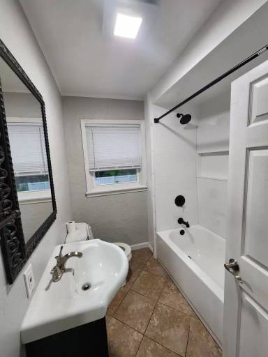 Main picture of 511 1/2 S Locust St