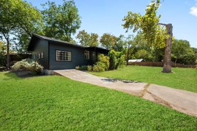 Main picture of 200 Corral Ln