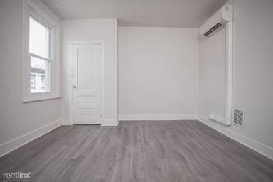 Main picture of 3242 N Randolph St