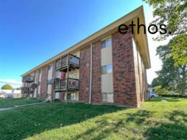 Main picture of 1055 W Walnut St