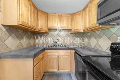 Main picture of 2408 W Crown Ave