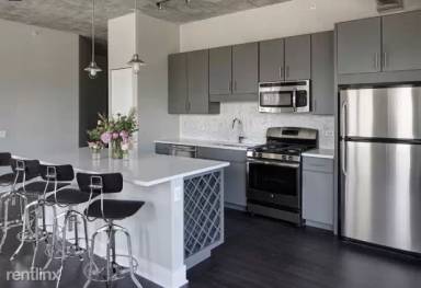 Main picture of 719 S Clark St