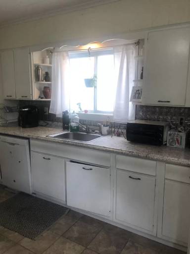 Main picture of 136 W Cayuga St