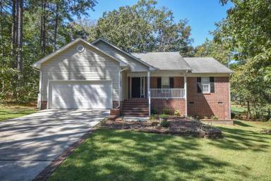 Main picture of 154 Fairway Ln