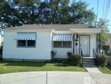Main picture of 405 Harang Ave
