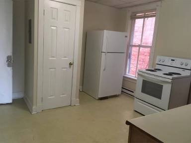 Main picture of 127 E Franklin St