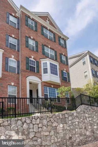 Main picture of 2319 Kew Gardens Dr