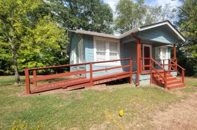 Main picture of 1503 E Burleson St