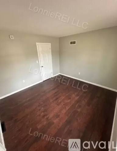 Main picture of 407 S Cardinal Dr
