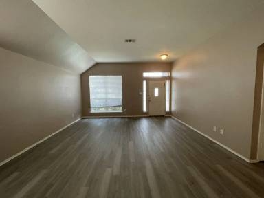 Main picture of 2709 Logan Dr