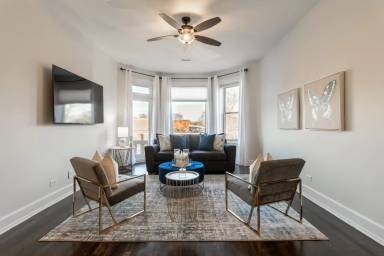 Main picture of 5536 S King Dr