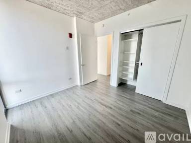 Main picture of 801 W Chicago Ave