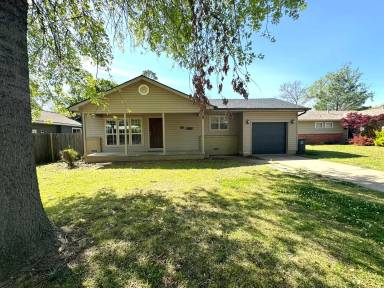 Main picture of 5736 E 27th Pl