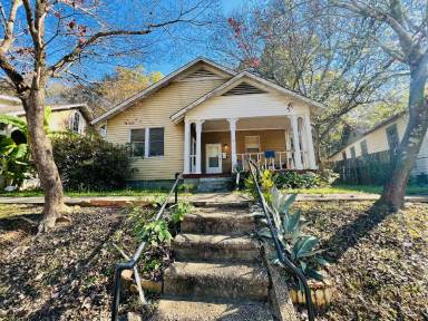 Main picture of 13 Woodland Cir