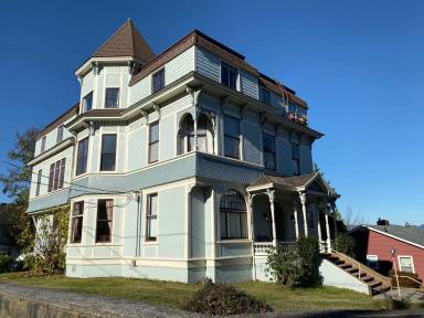 Main picture of 687 14th St