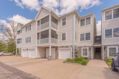 Main picture of 2241 S Main St