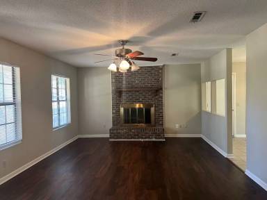 Main picture of 303 Ridgeway Dr