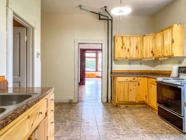 Main picture of 204 W Ridge St