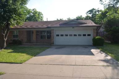 Main picture of 2304 N Woods St