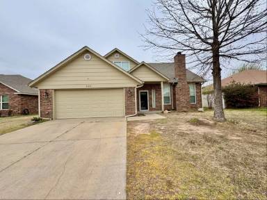 Main picture of 621 SW 150th St