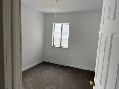 Main picture of 815 Bloor Ave