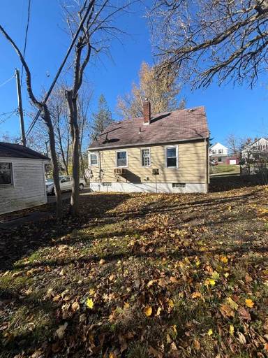 Main picture of 82 Cowles Ave