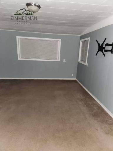 Main picture of 245 S 1st St