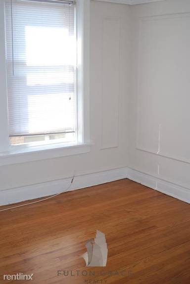 Main picture of 1646 W Pratt Blvd