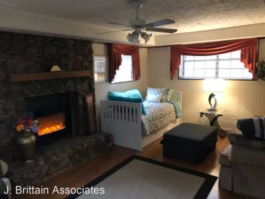Main picture of 929 Dennis St SW